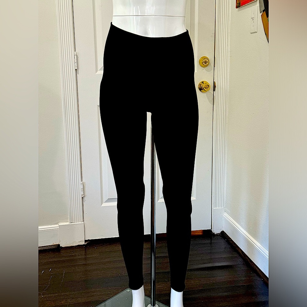 LNDR black leggings, “The Streamline”, anti-cameltoe, anti-VPL, size S-M